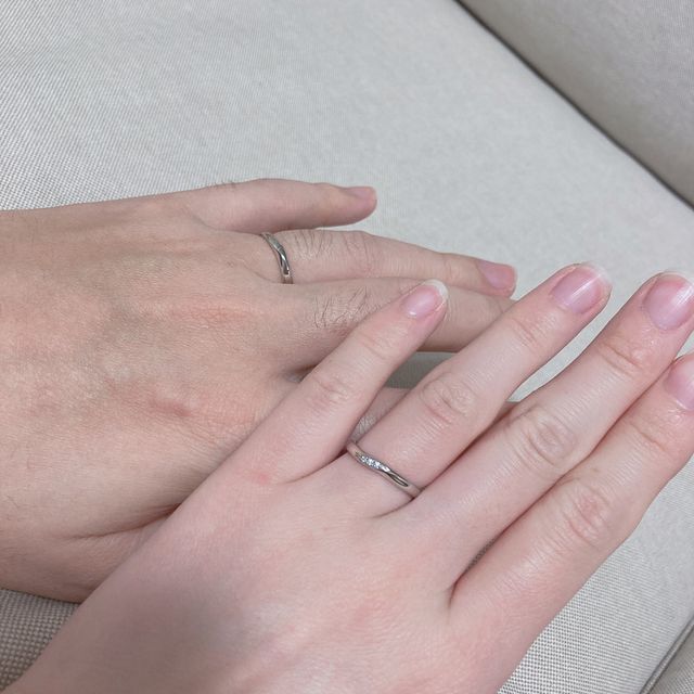 【銀座ダイヤモンドシライシの口コミ】 シンプルながらもデザイン性のあるところに魅力を感じました。何個かサン…