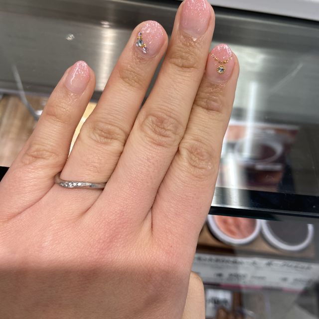 【銀座ダイヤモンドシライシの口コミ】 シンプルでかつ人気なデザインで、職場が厳しいところでもつけていけると…