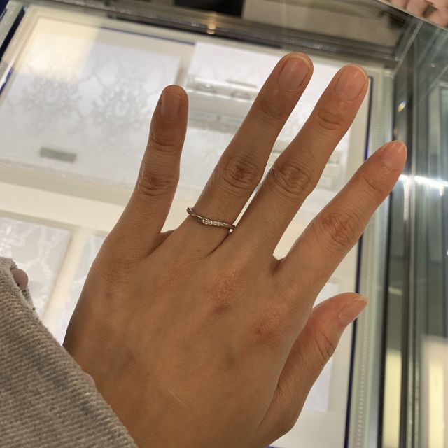 【ヴァンドーム青山(VENDOME AOYAMA)の口コミ】 他にはなかなかないデザインだそうで、とても気に入りました。細い指輪の…