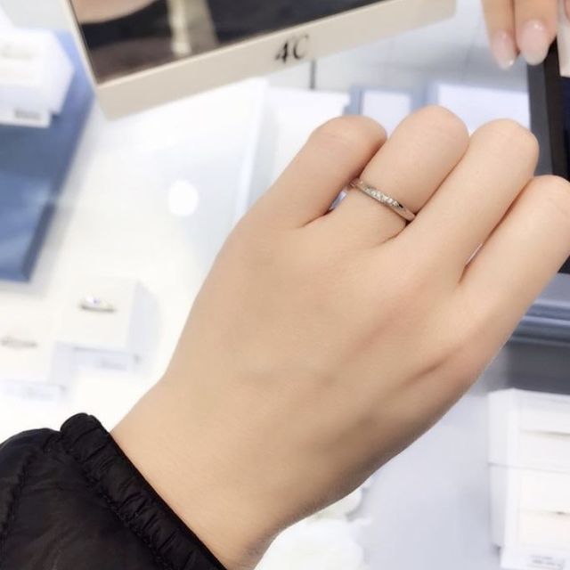 【4℃ BRIDAL(ヨンドシーブライダル)の口コミ】 まずデザインが気に入ったからです。来店前にインターネットで調べた際は…