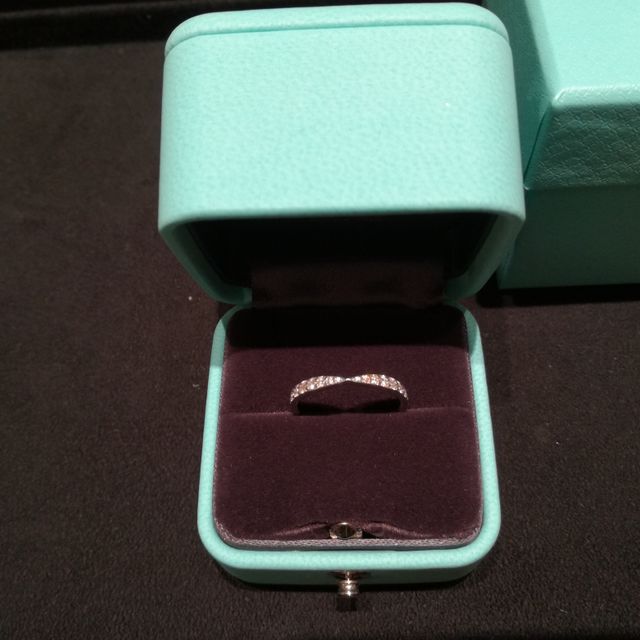 【ティファニー(Tiffany & Co.)の口コミ】 指がきれいに見えるデザインにしました。
ピンクゴールド、ゴールド、シル…