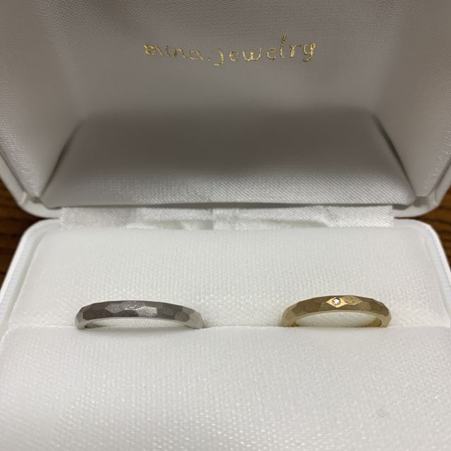 【mina.jewelry(ミナジュエリー)の口コミ】 2人とも多面のマット仕上げのリングがよくて探していました。
フルオーダ…