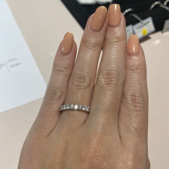【TRECENTI(トレセンテ)の口コミ】 結婚指輪はハーフエタニティ一択で探しておりました。
トレセンテはハーフ…