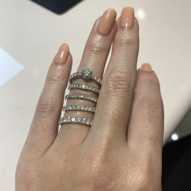 【TRECENTI(トレセンテ)の口コミ】 結婚指輪はハーフエタニティ一択で探しておりました。
トレセンテはハーフ…
