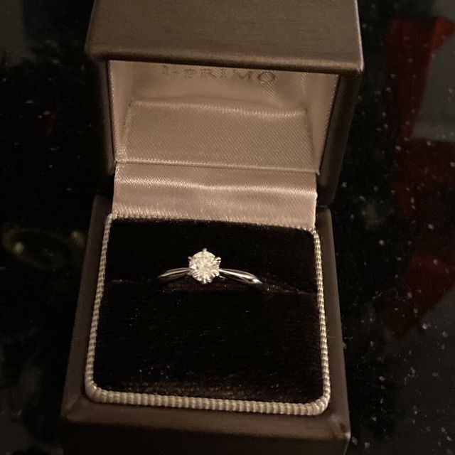 【アイプリモ(I-PRIMO)の口コミ】 指輪のデザインの決め手は、シンプルイズザベスト。飽きることなく、長く…