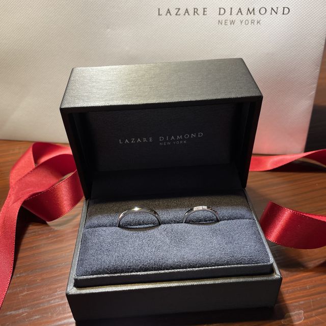【ラザール ダイヤモンド(LAZARE DIAMOND)の口コミ】 プラチナでシンプルなデザインで、つけ心地がいいものを探していました。
…
