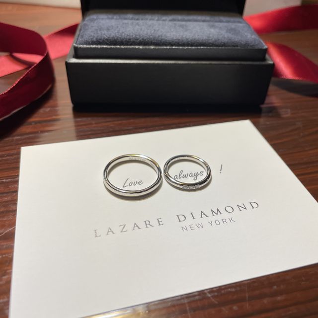 【ラザール ダイヤモンド(LAZARE DIAMOND)の口コミ】 プラチナでシンプルなデザインで、つけ心地がいいものを探していました。
…