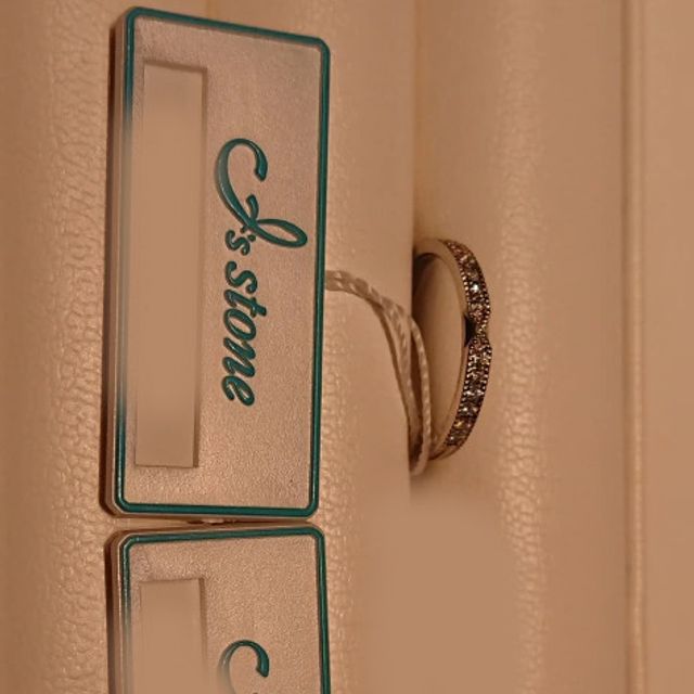 【I's stone(アイズストーン)の口コミ】 ストレートタイプの結婚指輪を探しており幾つか勧めてもらった中にこちら…