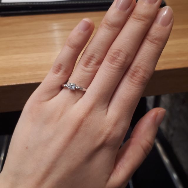 【PORTADA(ポルターダ)の口コミ】 いくつか試着をして、サイドメレがついたタイプがしっくりきました。ネッ…