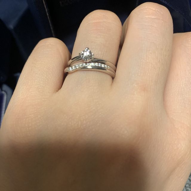 【銀座ダイヤモンドシライシの口コミ】 お出かけの時は重ね付けしたかったのでスタイラッシュでシンプルなものを…