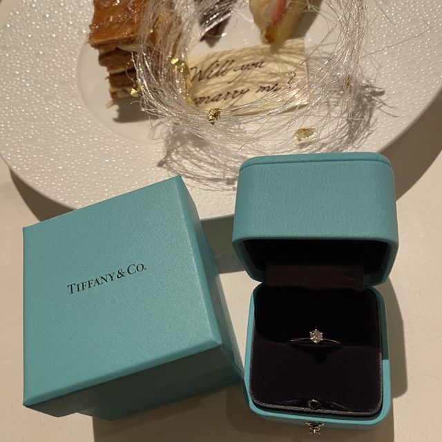 【ティファニー(Tiffany & Co.)の口コミ】 ①店員さんの接客が丁寧でした。特にダイヤモンドについての説明がわかりや…