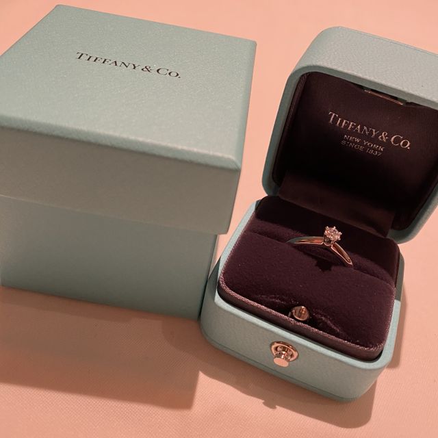 【ティファニー(Tiffany & Co.)の口コミ】 ①店員さんの接客が丁寧でした。特にダイヤモンドについての説明がわかりや…