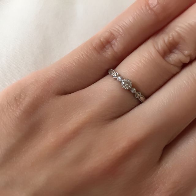 【ジュエリーツツミ(JEWELRY TSUTSUMI)の口コミ】 婚約指輪がどちらかと言えば派手だったのもあり、結婚指輪は一粒ダイヤの…