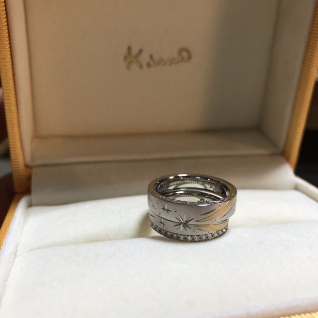 【ケイウノ ブライダル(K.UNO BRIDAL)の口コミ】 オーダーで二人の要望が全て詰まった指環です。
ジュエリーショップをたく…