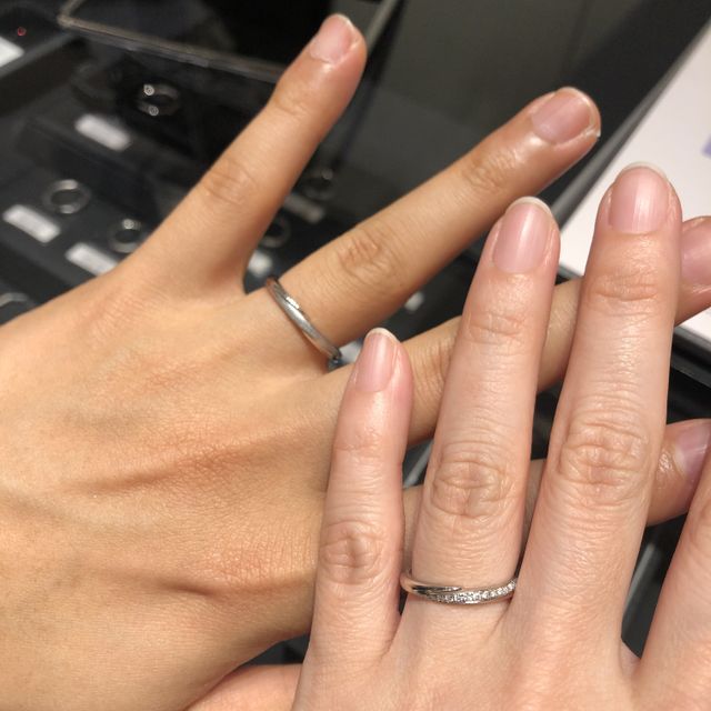 【エクセルコダイヤモンド(EXELCO DIAMOND)の口コミ】 女性用のリングのデザインがダイヤもプラチナも引き立つデザインで、他ブ…