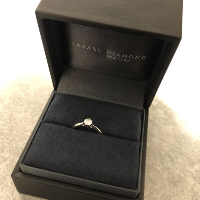 【ラザール ダイヤモンド(LAZARE DIAMOND)の口コミ】 プレゼントしていただいたものなので自分では決めていません。
既製品でな…