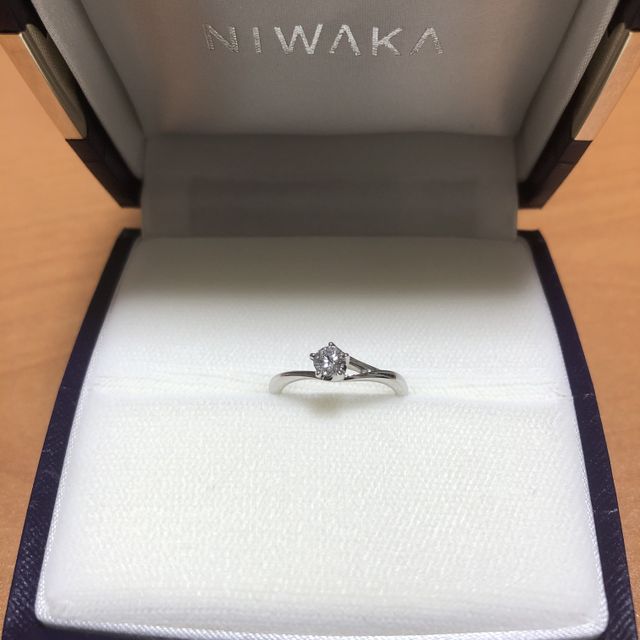 【俄(にわか)の口コミ】 枝に咲く桜がモチーフのデザイン。綺麗で2人ともひとめで気に入りました。…