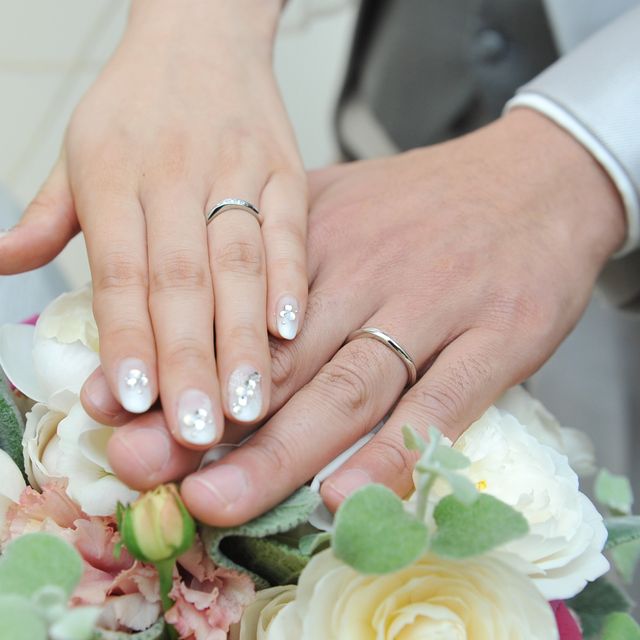 【ラザール ダイヤモンド(LAZARE DIAMOND)の口コミ】 婚約指輪と重ね付けしたときに合うもので、結婚指輪だけでつけてもきれい…