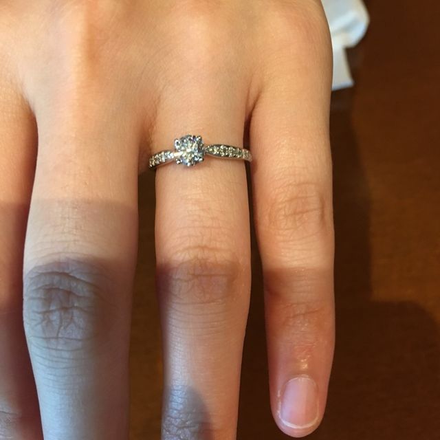 【ティファニー(Tiffany & Co.)の口コミ】 一粒ダイヤのリングか、パヴェのあるタイプのリングにするか迷っていまし…