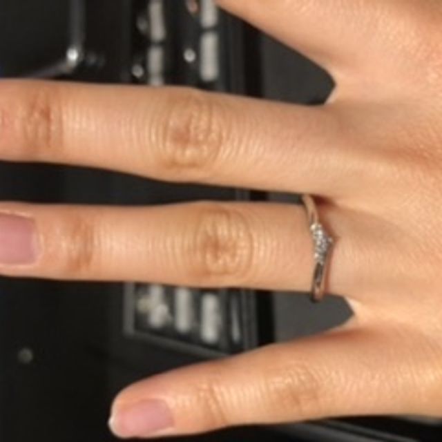 【エクセルコダイヤモンド(EXELCO DIAMOND)の口コミ】 ■素材
普段のジュエリーはイエローゴールドばかりでしたが、プラチナはこ…