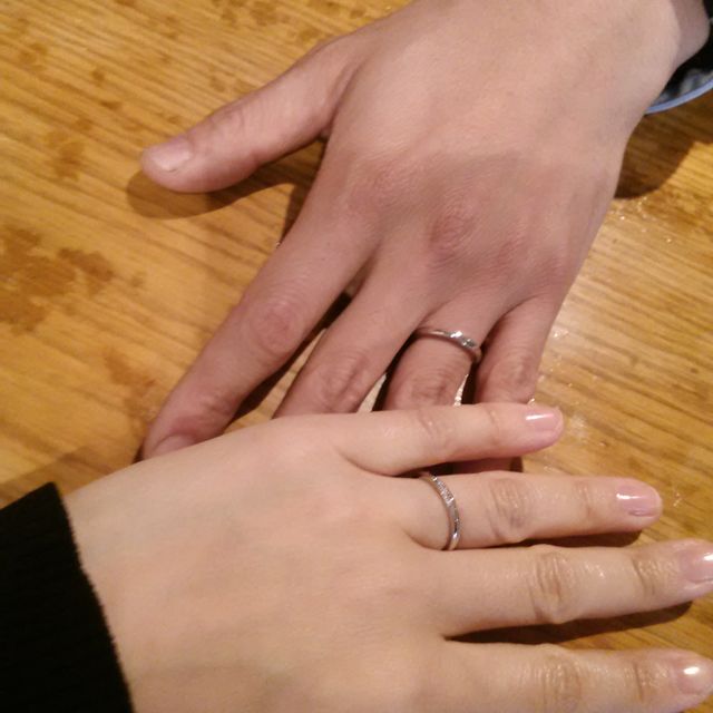 【銀座ダイヤモンドシライシの口コミ】 素敵な指輪が多くて、ひとつを選ぶことがとても難しかったのですが、スタ…