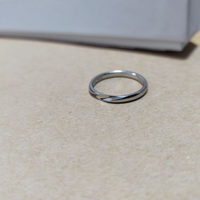 【Hamri(ハムリ)の口コミ】 婚約者と一緒に作ることで指輪だけではなく、思い出も含まれるため。
ブラ…