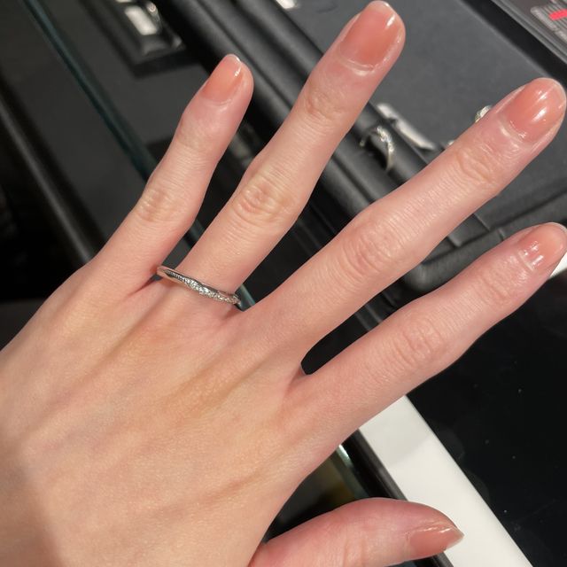 【エクセルコダイヤモンド(EXELCO DIAMOND)の口コミ】 人と被らない結婚指輪を探していました。ミル打ちのグラデーションからメ…