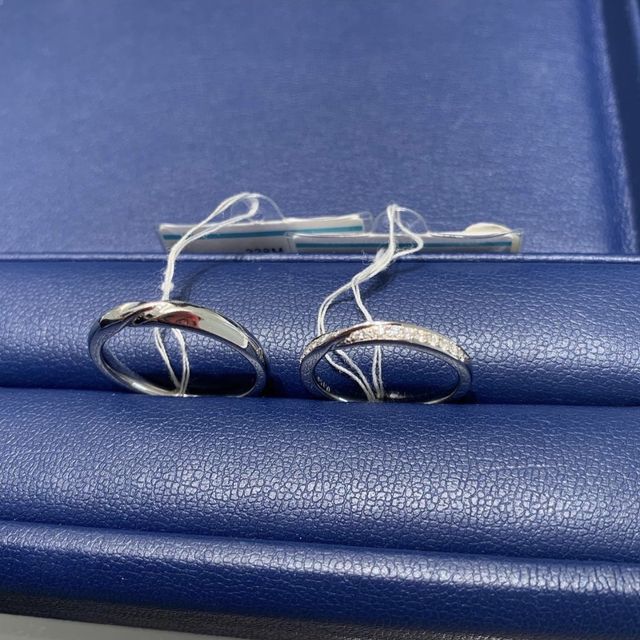 【銀座ダイヤモンドシライシの口コミ】 王道なプラチナでザ、結婚指輪とゆうテイストの指輪でした。ひとつひとつ…