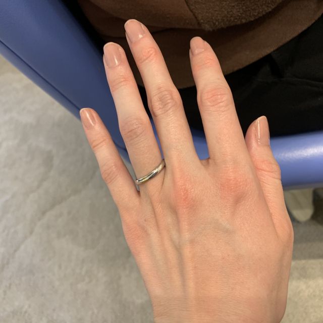 【銀座ダイヤモンドシライシの口コミ】 仕事の都合上シンプルな指輪しか付けられないため、
ダイヤモンドが入って…