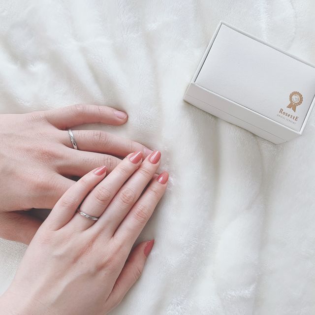 【RosettE(ロゼット)の口コミ】 ・男性も女性もシンプルなデザインなので飽きがこない
・指輪が男性は太め…