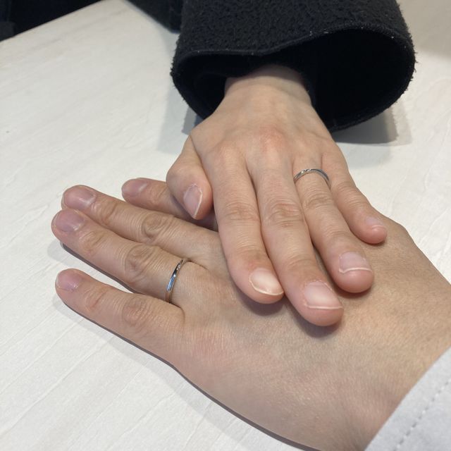 【TOMOE(トモエ)の口コミ】 2人ともブランドなどに強い拘りかなかったので価格を10万前後の細身のシン…