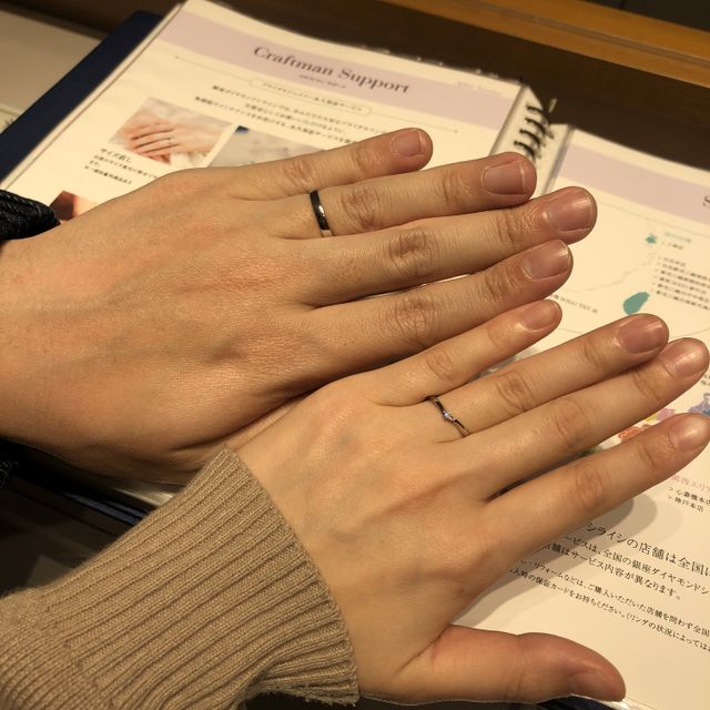 【銀座ダイヤモンドシライシの口コミ】 ダイヤのついてないシンプルなデザインから、ダイヤが何石か入っている華…