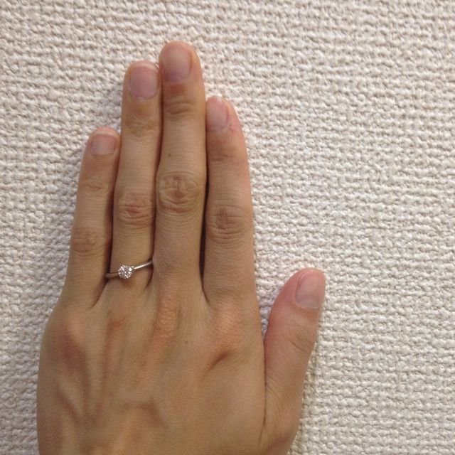 【ラザール ダイヤモンド(LAZARE DIAMOND)の口コミ】 ダイヤモンドの台がたてづめになっているのですが、昔のようにダイヤモン…