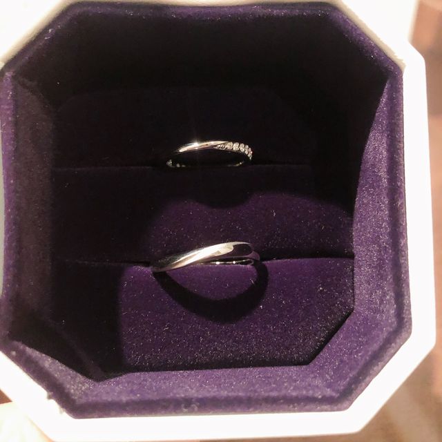 【4℃ BRIDAL(ヨンドシーブライダル)の口コミ】 デザインが可愛く、手に馴染んだ事が1番の決め手でした。着け心地も良かっ…