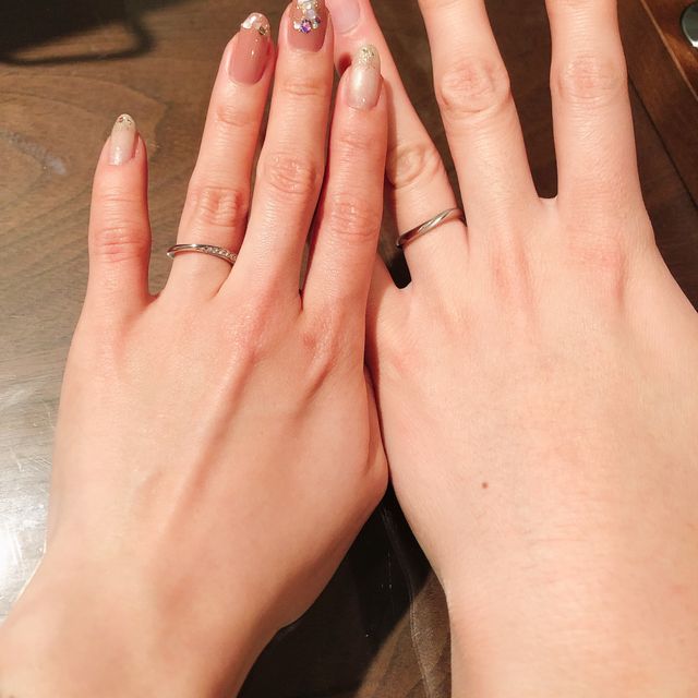 【4℃ BRIDAL(ヨンドシーブライダル)の口コミ】 デザインが可愛く、手に馴染んだ事が1番の決め手でした。着け心地も良かっ…