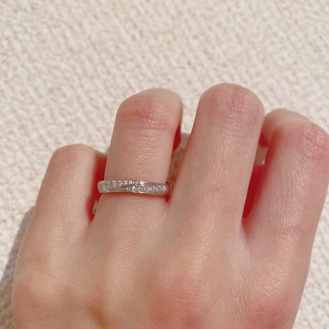 【PILOT BRIDAL(パイロットブライダル)の口コミ】 値段と耐久性。
他のブランドにはないプラチナ999に惹かれました。
硬くて…