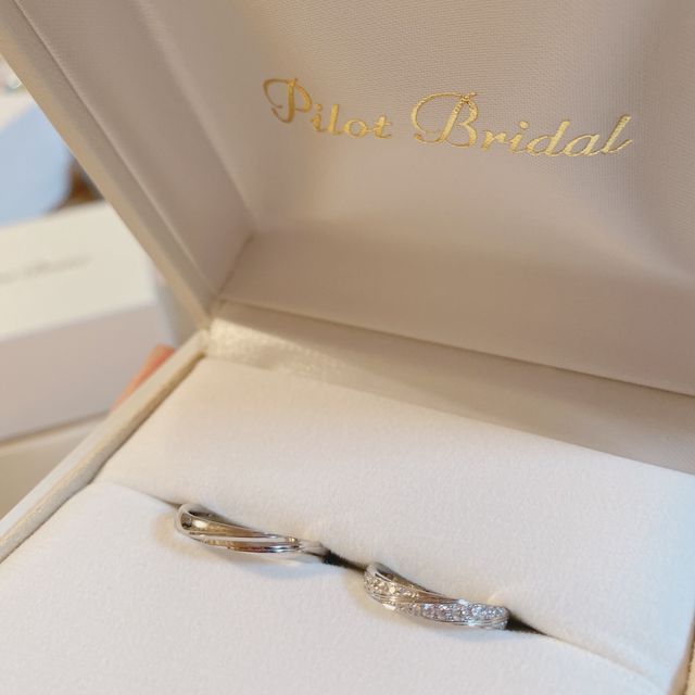 【PILOT BRIDAL(パイロットブライダル)の口コミ】 値段と耐久性。
他のブランドにはないプラチナ999に惹かれました。
硬くて…