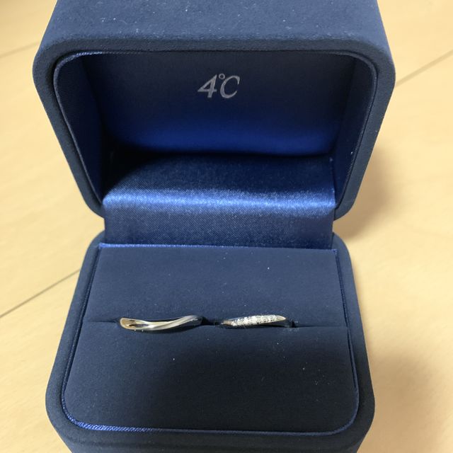 【4℃ BRIDAL(ヨンドシーブライダル)の口コミ】 婚約指輪を買わなかったので、シンプルだけどダイヤは入れたいと思ってい…
