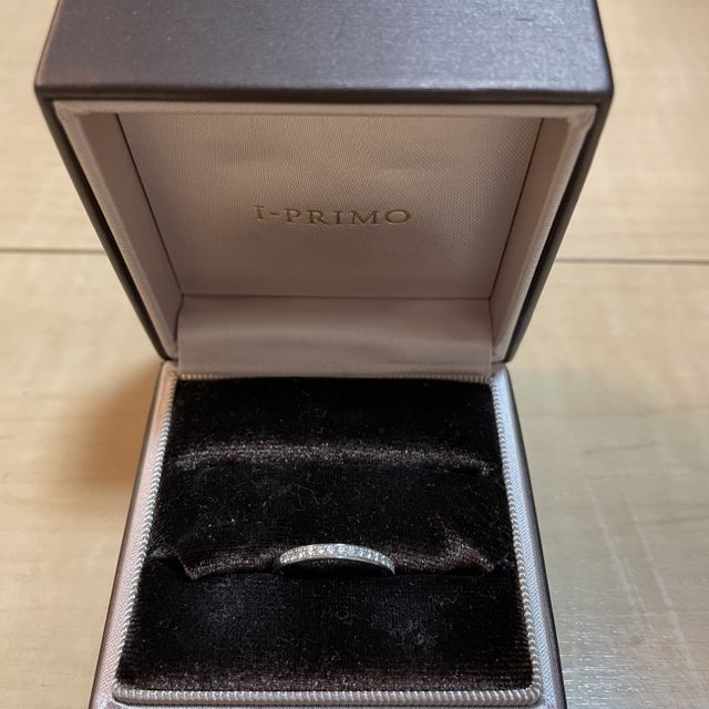 【アイプリモ(I-PRIMO)の口コミ】 この指輪を選んだ決め手は、ハーフエタニティのデザインの中でもダイヤモ…