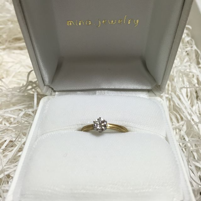 【mina.jewelry(ミナジュエリー)の口コミ】 よくあるダイヤとプラチナの婚約指輪ではなく自分らしいものが欲しかった…