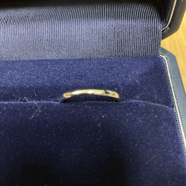 【銀座ダイヤモンドシライシの口コミ】 スリムでスタイリッシュなデザインが気に入りました。ほんの少しS字のカー…