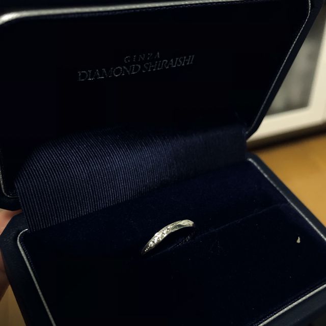 【銀座ダイヤモンドシライシの口コミ】 まず、自分の指の形からS字型の指輪のデザインを選ぼうと考えていました。…