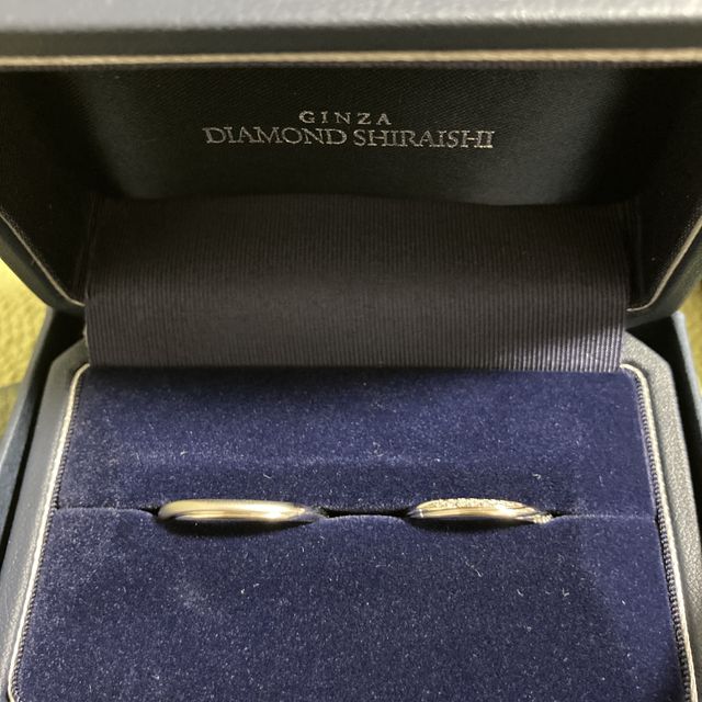 【銀座ダイヤモンドシライシの口コミ】 両サイドにダイヤが流れるように入っていることでとても綺麗に華やかに見…