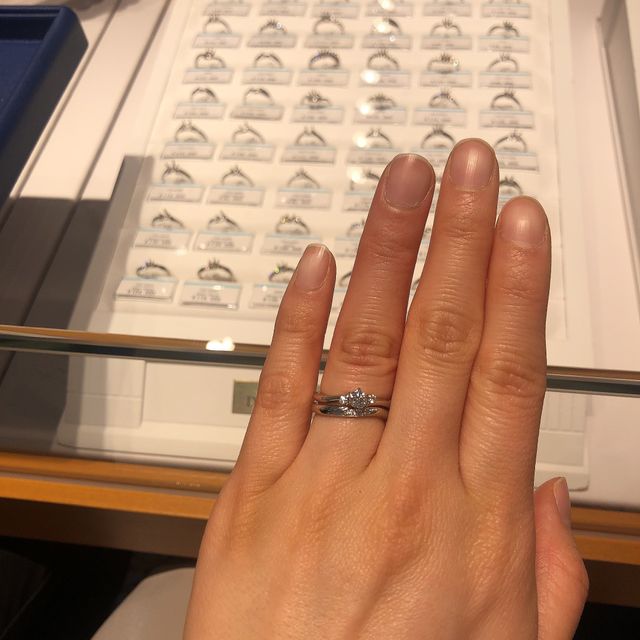 【銀座ダイヤモンドシライシの口コミ】 婚約指輪と結婚指輪のセットリングを購入しました。もともとは婚約指輪だ…