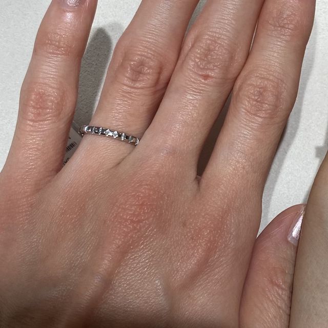 【ブシュロン(BOUCHERON)の口コミ】 クルドパリリングの細いタイプです。華奢な指輪が好みの方は主張しすぎず…