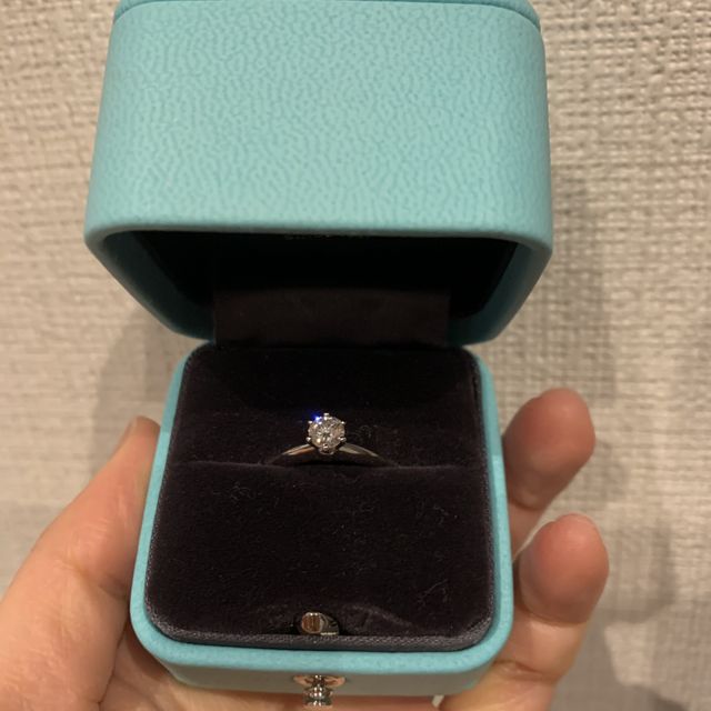 【ティファニー(Tiffany & Co.)の口コミ】 ティファニーの指輪にとても憧れがあり、購入をしました。
デザインもシン…