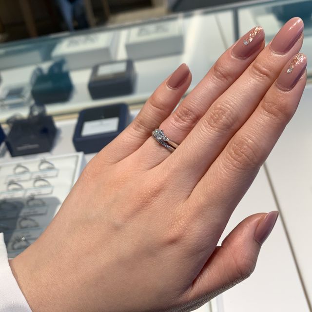 【銀座ダイヤモンドシライシの口コミ】 銀座ダイヤモンドシライシさんの
ブーケロココという指輪を買いました。
…