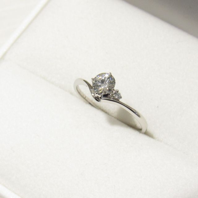 【輪-RIN-の口コミ】 ダイヤモンドでプロポーズをしたので、指輪のデザインは婚約者の好みで選…