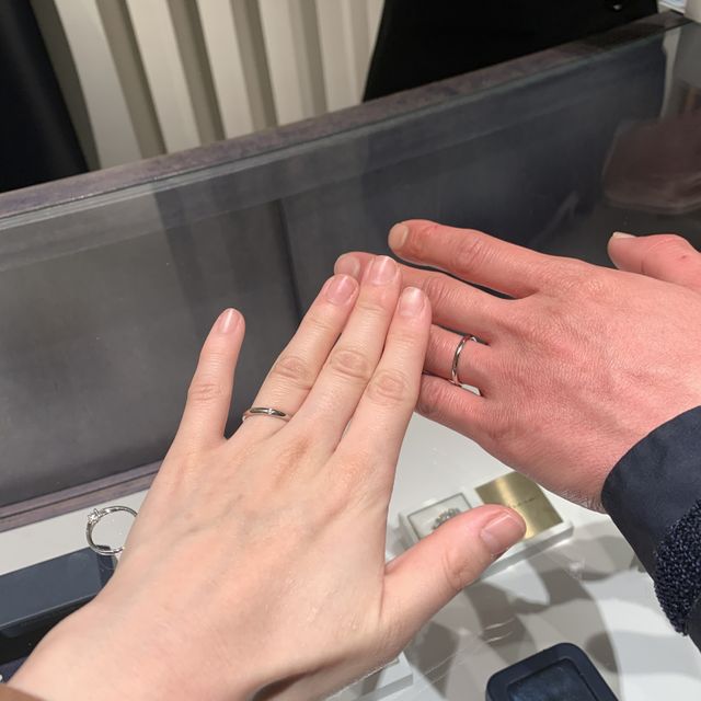 【銀座ダイヤモンドシライシの口コミ】 手につけた時の感触や、つけたことを忘れてしまうくらい軽い。ですが、鍛…