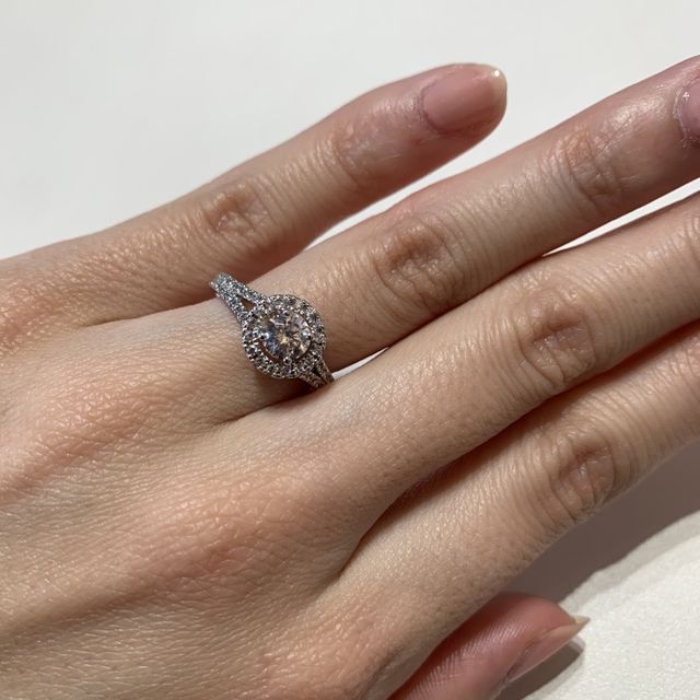 【BRILLIANCE+(ブリリアンスプラス)の口コミ】 ダイヤモンドとリング枠を組み合わせてセミオーダーで作成できます。ヘイ…